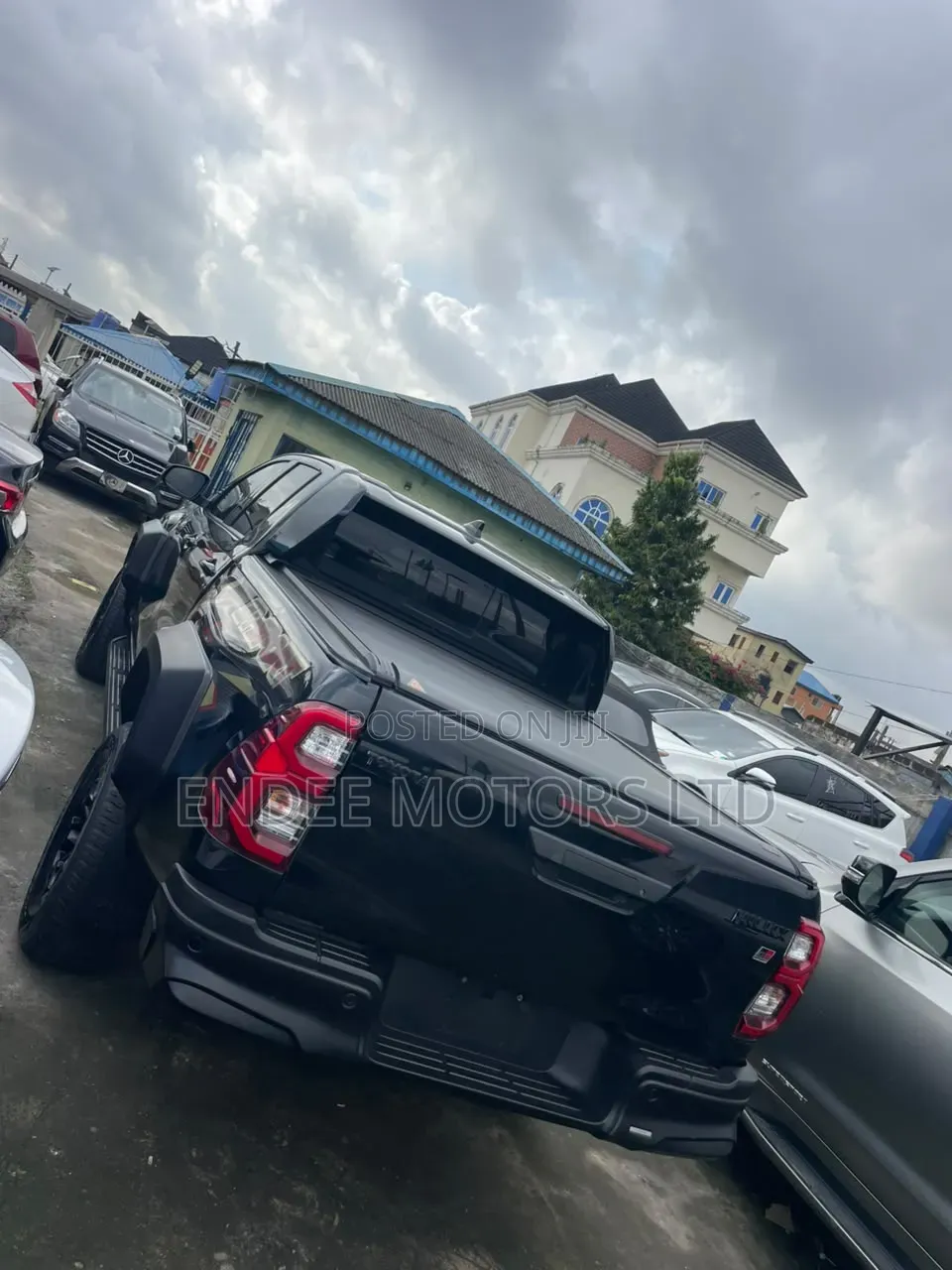 Toyota Hilux 2025 Black