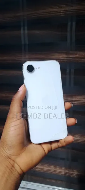 Apple iPhone 16e 128 GB White