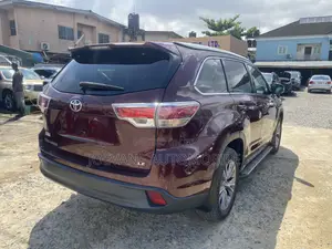 Toyota Highlander LE Plus V6 4x2 (3.5L 6cyl 6A) 2016 Red
