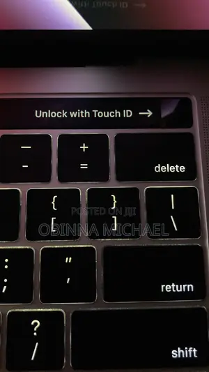 Laptop Apple MacBook Pro 2017 16GB Intel Core i7 SSD 500GB