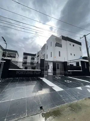 Furnished 2bdrm Apartment in Lekki Phase 2 for sale