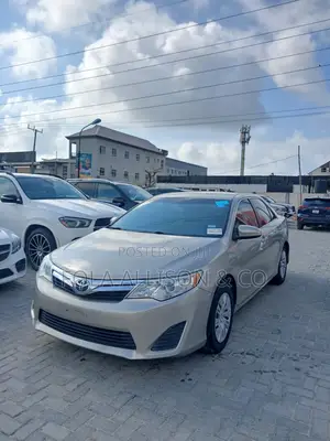Toyota Camry LE 4dr Sedan w/Prod. End 11/13 (2.5L 4cyl 6A) 2014 Gold