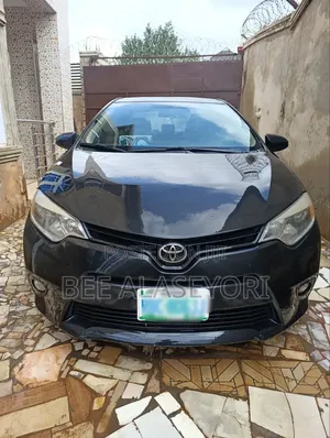 Toyota Corolla LE Premium 4dr Sedan (1.8L 4cyl CVT) 2015 Black