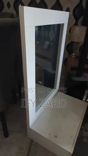 Dressing Mirrow