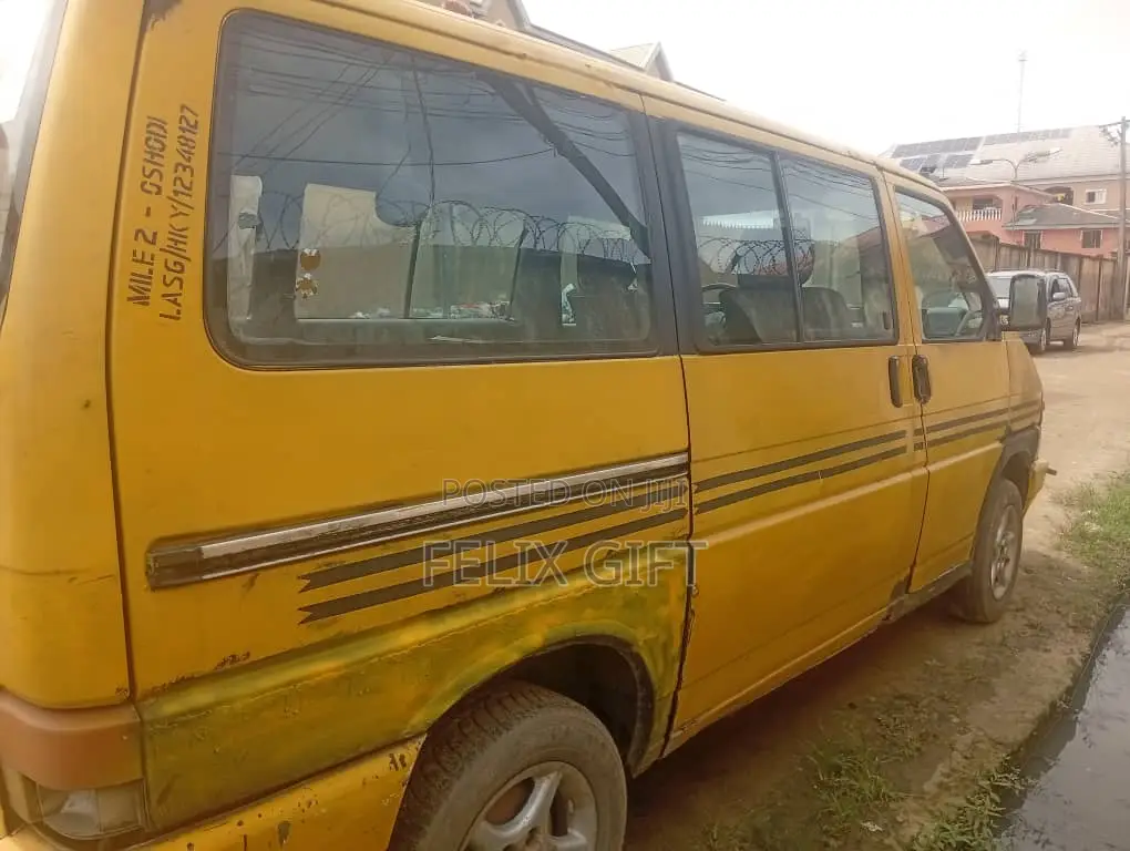 Volkswagen Transporter 2019 Yellow