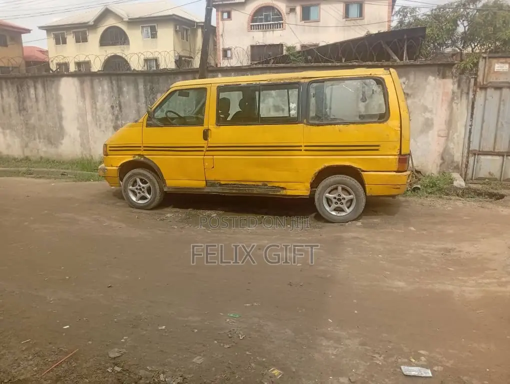 Volkswagen Transporter 2019 Yellow
