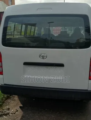 Toyota HiAce 2013 White