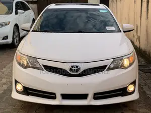 Toyota Camry SE V6 4dr Sedan (3.5L 6cyl 6A) 2012 White