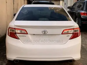 Toyota Camry SE V6 4dr Sedan (3.5L 6cyl 6A) 2012 White