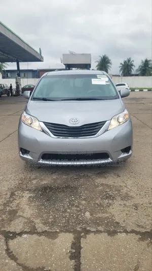 Toyota Sienna LE 7 Passenger 2011 Silver