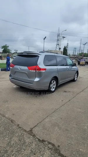 Toyota Sienna LE 7 Passenger 2011 Silver