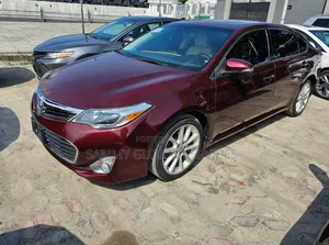 Toyota Avalon XLE Sedar FWD (3.5L 6cyl 6A) 2013 Red