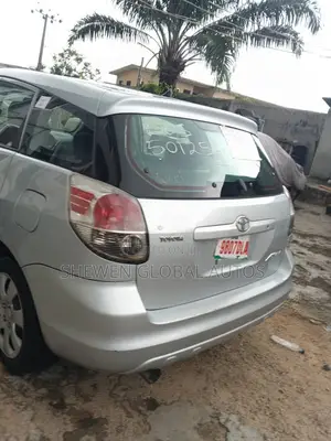 Toyota Matrix Hatchback FWD (1.8L 4cyl 5M) 2007 Silver