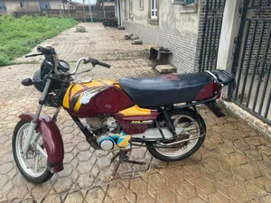 TVS HLX 125 2023
