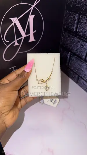 Knot Neckpiece