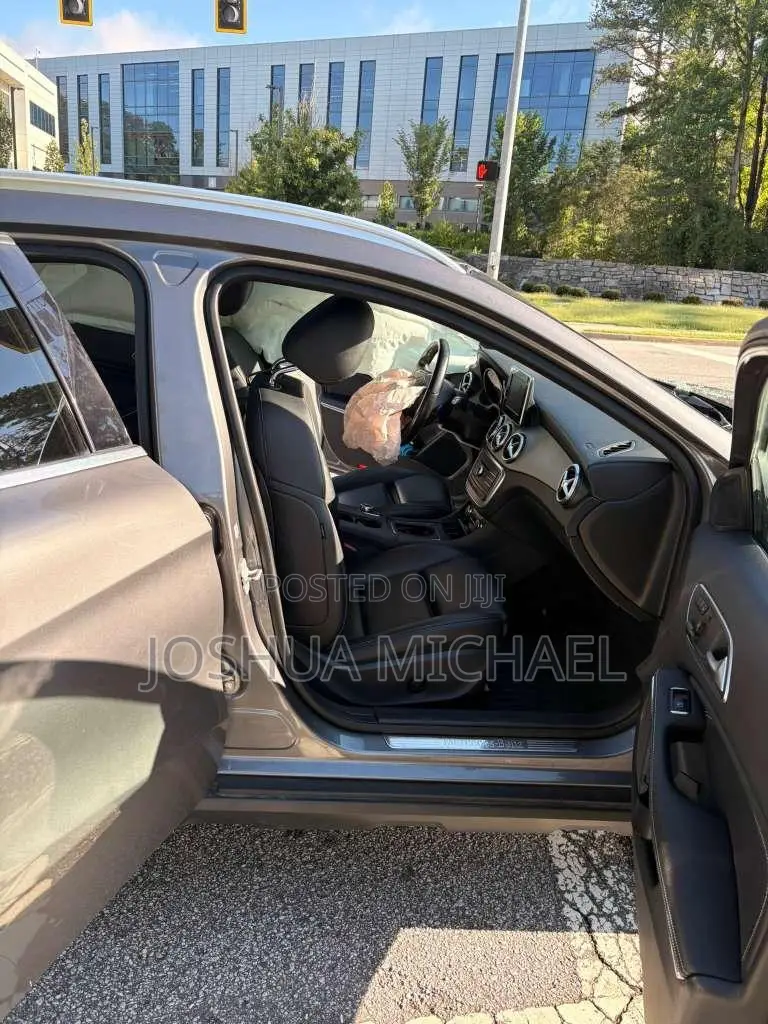 Mercedes-Benz GLA 250 2017 Gray