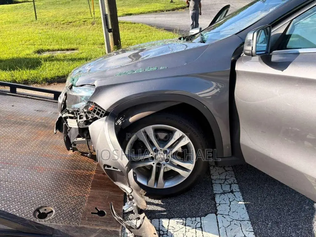 Mercedes-Benz GLA 250 2017 Gray