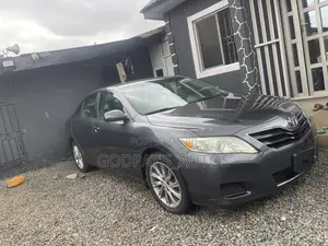 Toyota Camry LE 4dr Sedan (2.5L 4cyl 6AM) 2010 Gray