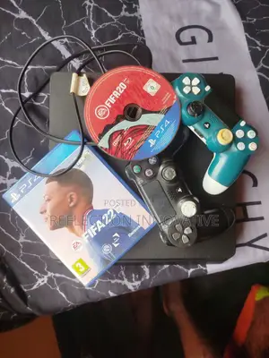 Play Station 4