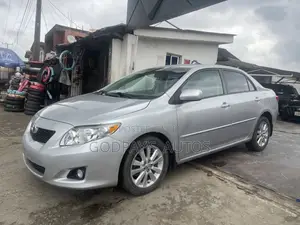 Toyota Corolla LE 4dr Sedan (1.8L 4cyl 4A) 2010 Silver