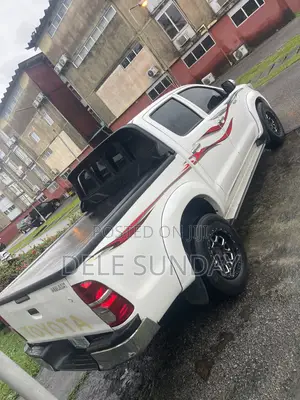 Toyota Hilux 2014 White
