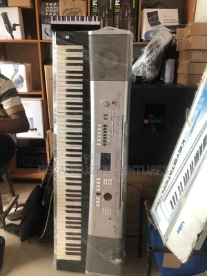 Direct Uk Used DGX 530 Keyboard With Sustain Pedal