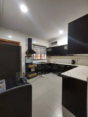 3bdrm Townhouse / Terrace in Lekki Phase 1 for rent