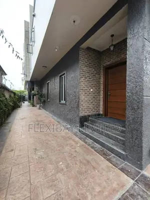 3bdrm Townhouse / Terrace in Lekki Phase 1 for rent