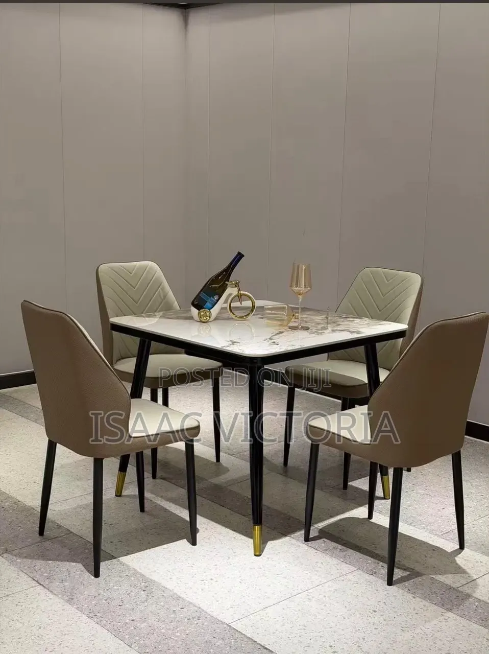 Dining Table by 4 Seats