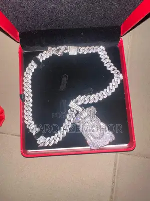Moissainte Diamond Necklace With Free Diamond Tester