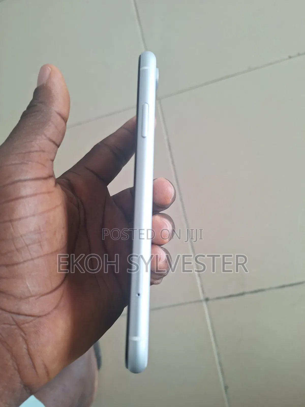 Apple iPhone XR 64 GB White
