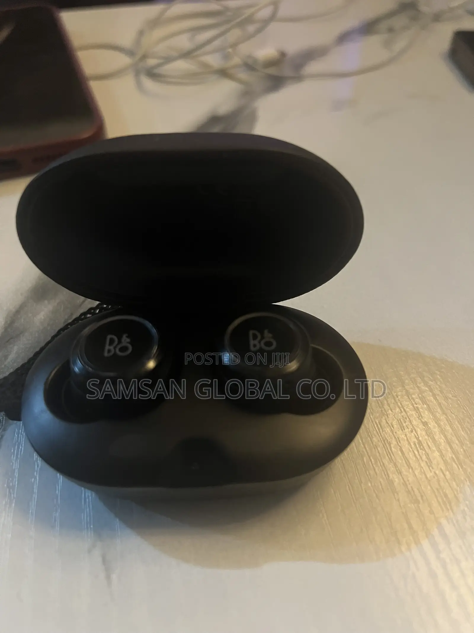 B O Beoplay E8 Earbud
