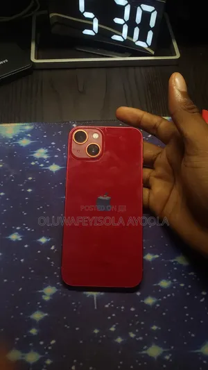 Apple iPhone 13 128 GB Red