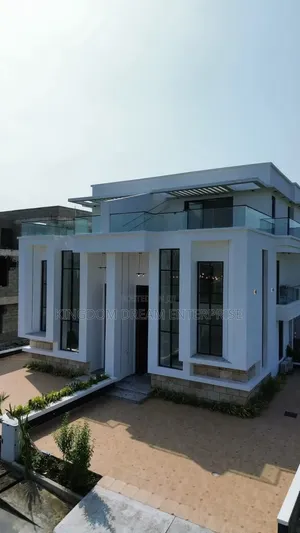5bdrm Duplex in Cowrie Creek Estate for rent