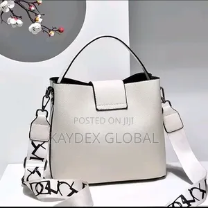 Medium Versatile Fashion Handbag