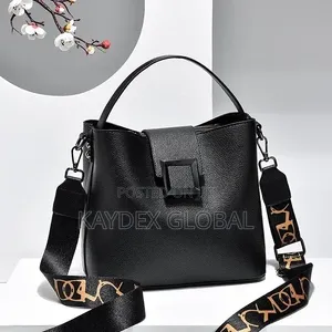 Medium Versatile Black Handbag