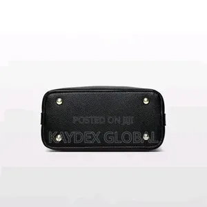 Medium Versatile Black Handbag