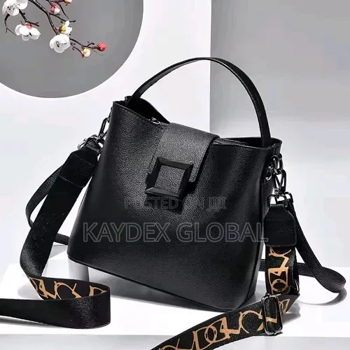 Medium Versatile Black Handbag