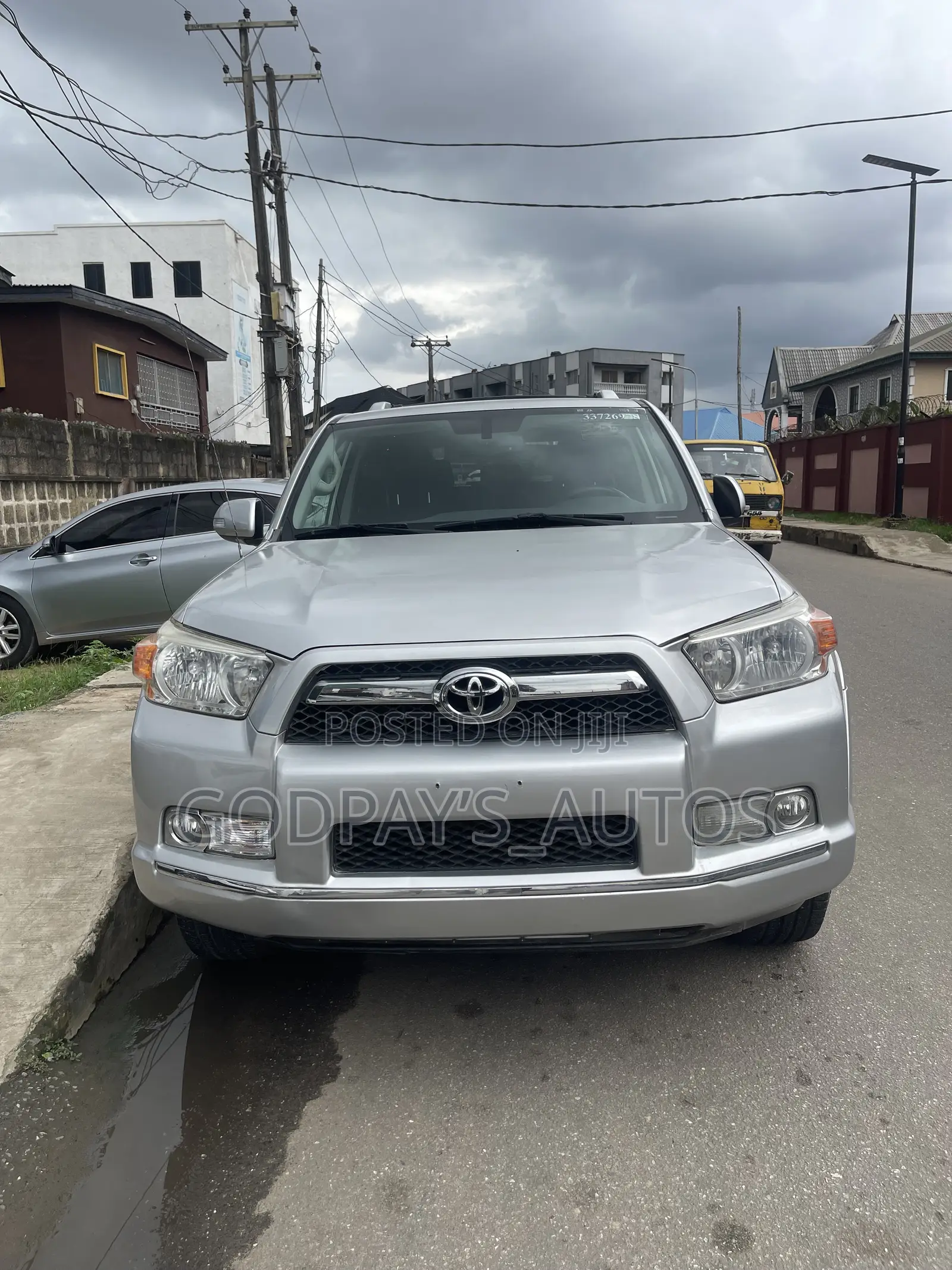 Toyota 4-Runner SR5 4WD 2012 Silver