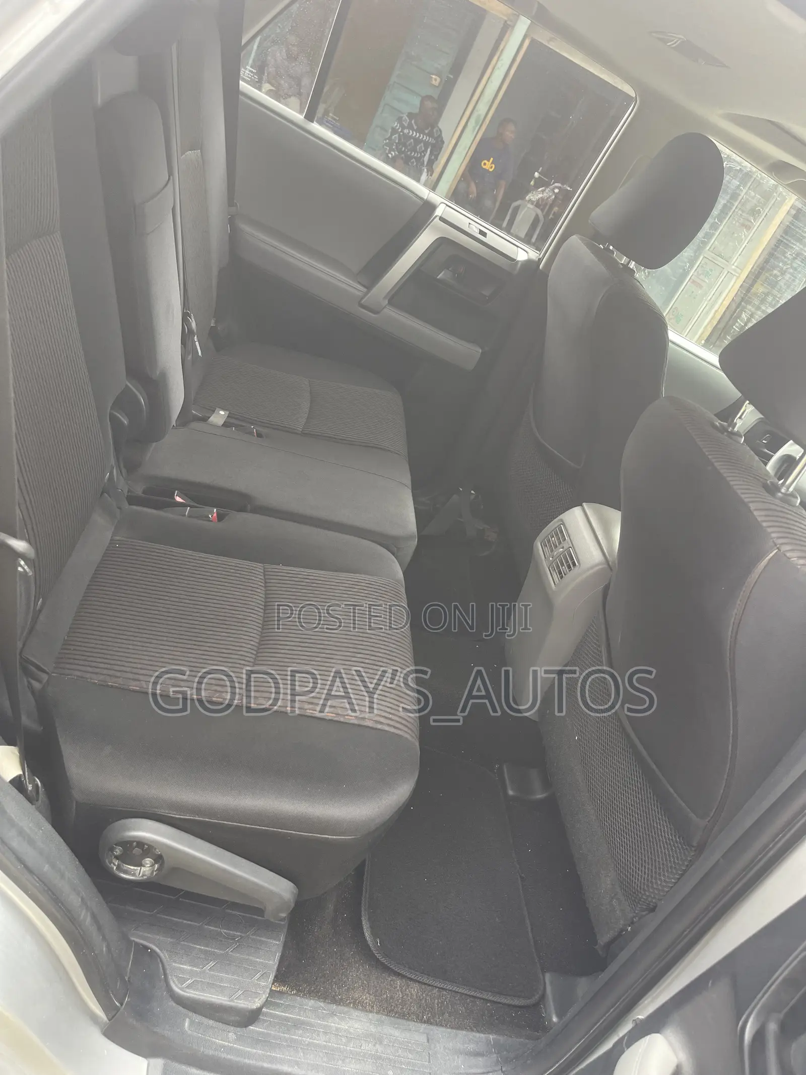 Toyota 4-Runner SR5 4WD 2012 Silver