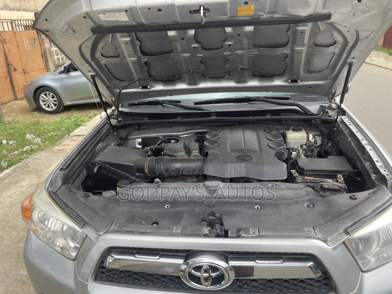 Toyota 4-Runner SR5 4WD 2012 Silver