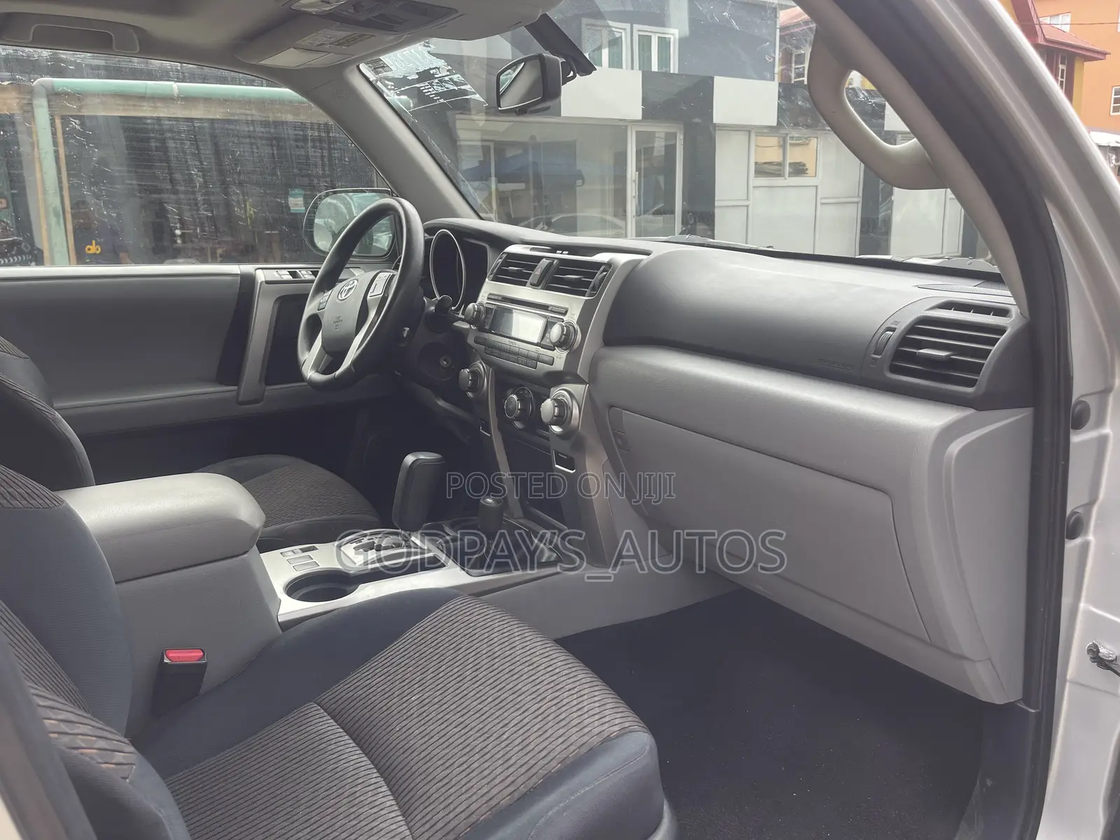 Toyota 4-Runner SR5 4WD 2012 Silver