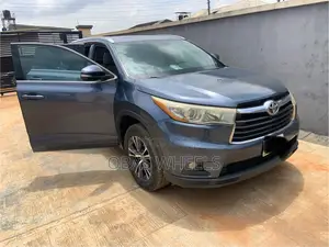Toyota Highlander XLE V6 4x4 (3.5L 6cyl 6A) 2016 Blue