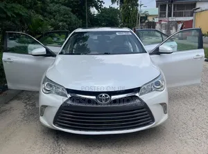 Toyota Camry XLE 4dr Sedan (2.5L 4cyl 6A) 2016 White