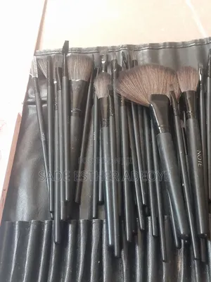 32 Professional Make-Up Brushs 35 Color Matte Cream Eyeshadow
