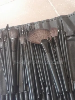32 Professional Make-Up Brushs 35 Color Matte Cream Eyeshadow