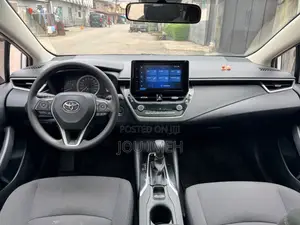 Toyota Corolla XLE 2021 White
