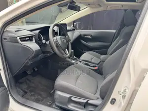 Toyota Corolla XLE 2021 White
