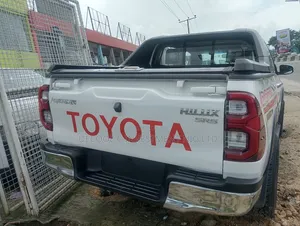 Toyota Hilux Revo Double Cab Petrol 2.7 RWD 2022 White
