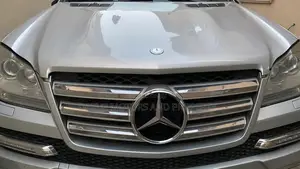 Mercedes-Benz GL-Class 2010 Silver